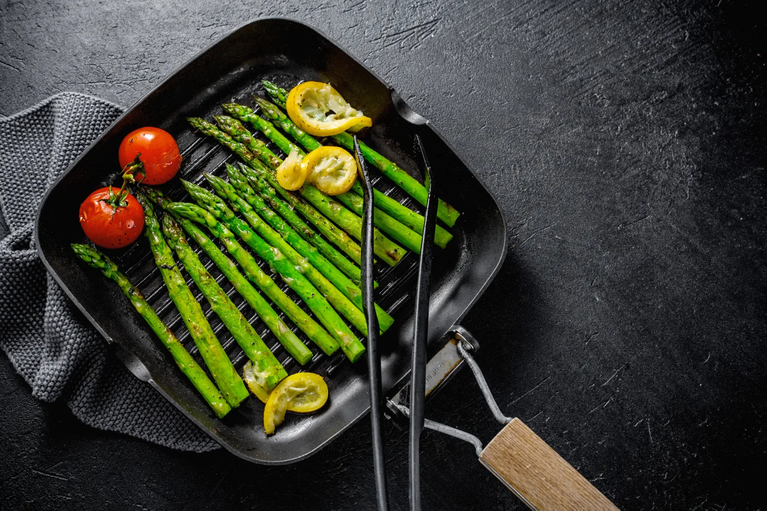 Easy Garlic Roasted Asparagus